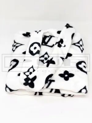 Ellie White Cotton Fleece Pillow and Blanket Set