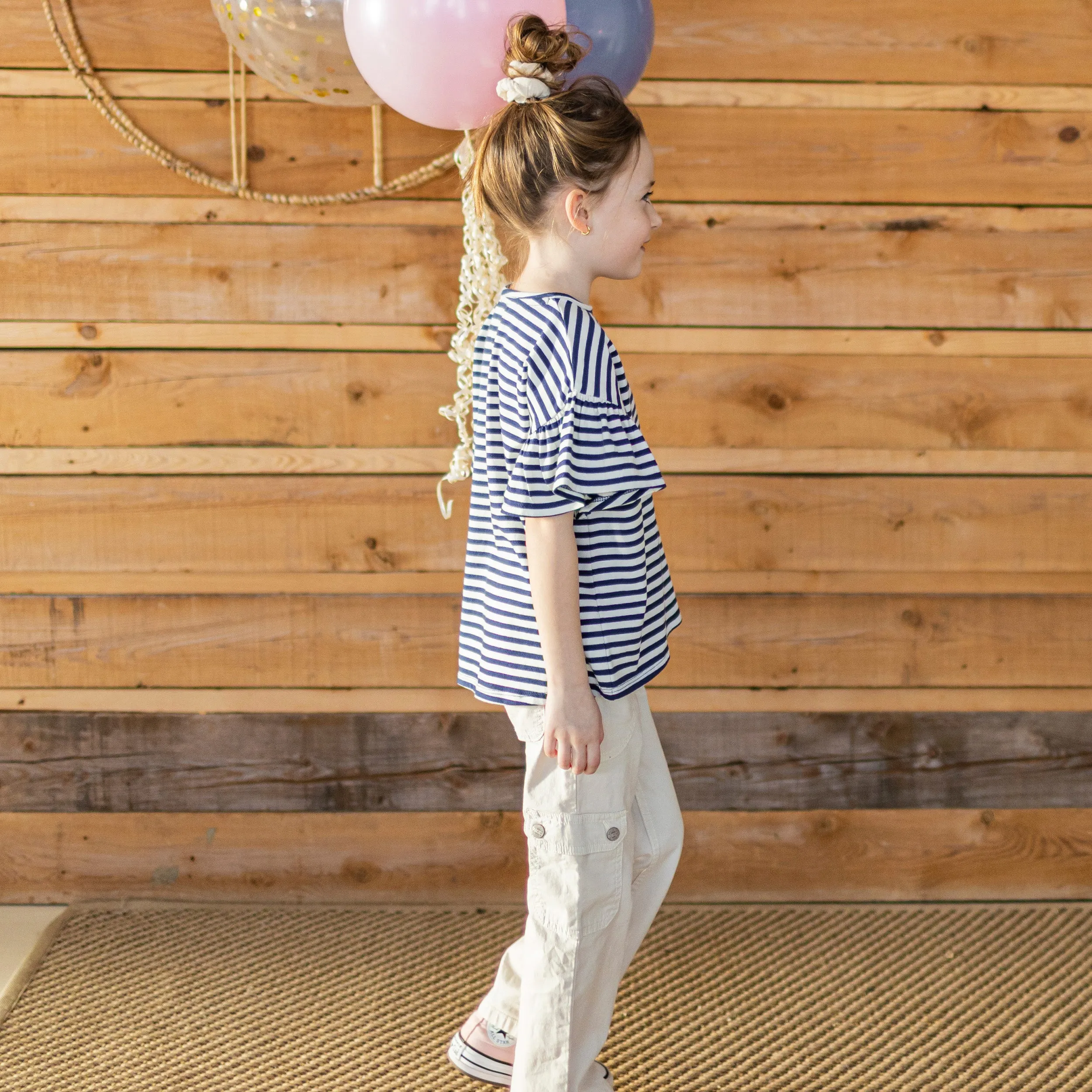 Pantalon crème cargo coupe régulière à jambes larges en denim twill extensible, enfant  || Cream cargo pants, regular fit, wide-leg in stretch twill denim, child