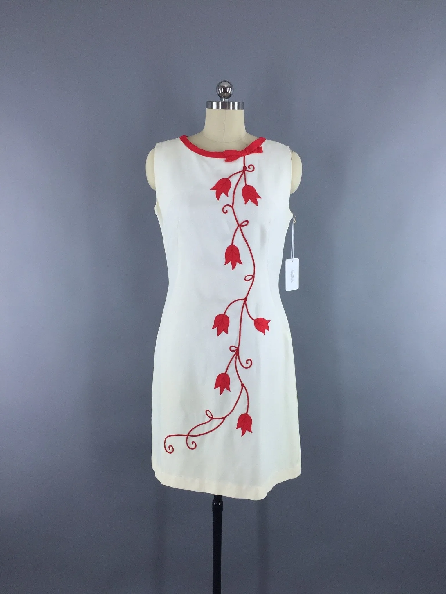 Vintage 1960s Sundress / Mod Red & White Tulip Appliqué
